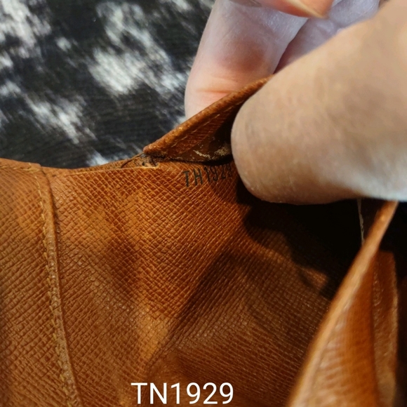 Authentic Louis Vuitton Elise Wallet - Picture 8 of 8